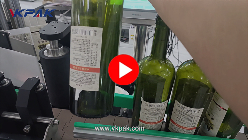 Machine voor het etiketteren van wijnflessen