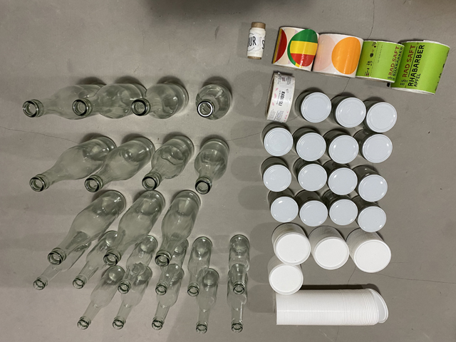 flessen rollen etiketten deksels monsters.JPG