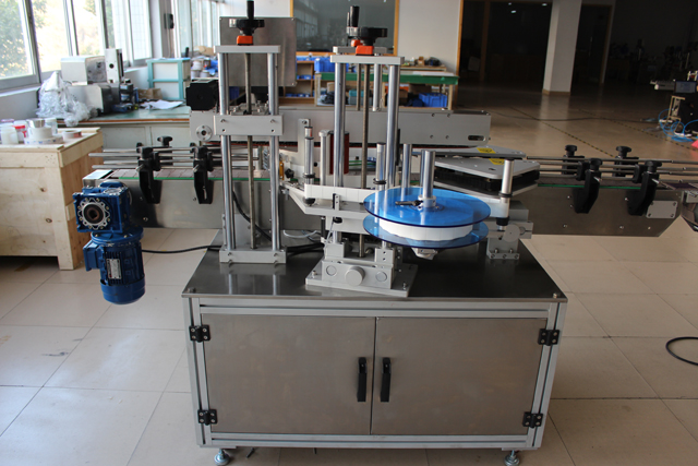 dubbelzijdige etiketteermachine (2).JPG