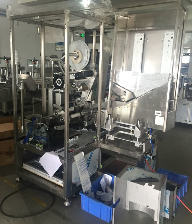 machines in fabriek buizen etikettering.jpg