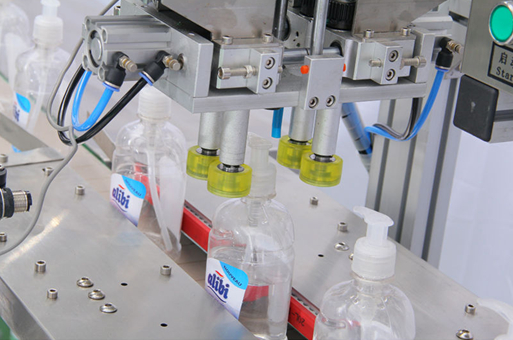 screw capping machine schroefdop apparatuur.jpg