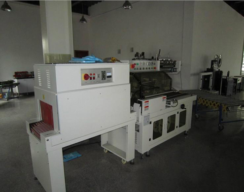 L type sealing shrinkage packing machine L-afdichting krimpfolie verpakkingsmachine.jpg