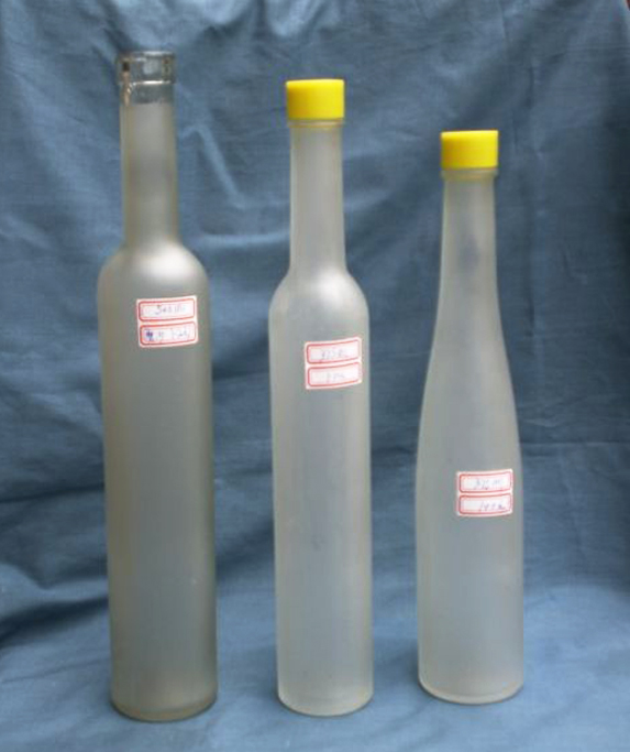 bottles glass for filling machine wijnflessen voor overloop vulproces.jpg