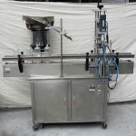Automatische plastic flessen enkelvoudige schroefdopmachine