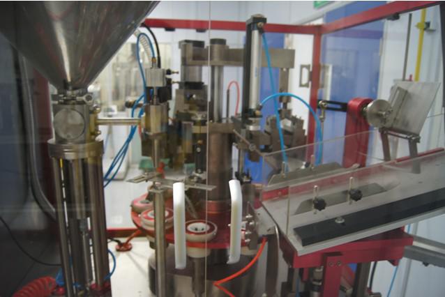 automatic tubes filling sealing machine for toothpaste opslagtank.jpg