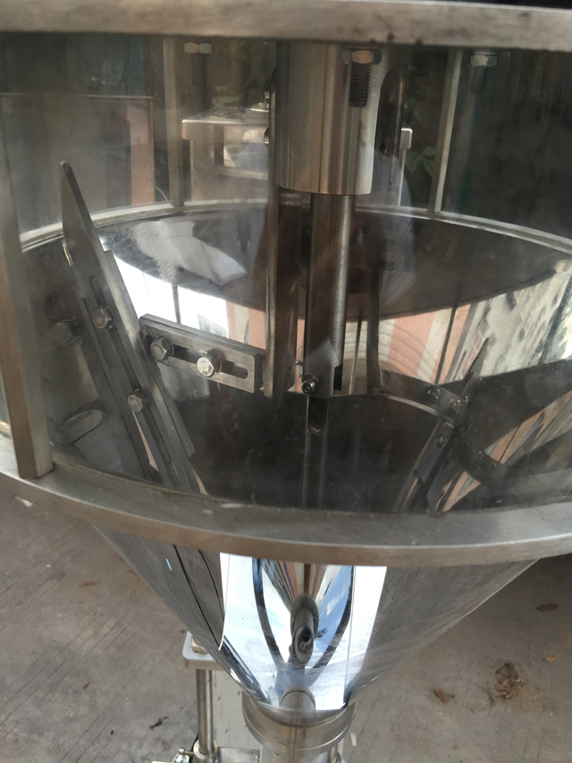 nieuwe machine voor het vullen van poeder (1).jpg