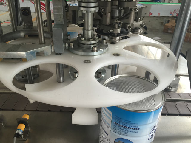 inmaakmachine voor metalen blikken.jpg