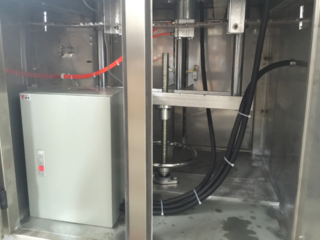 binnen blikken afdichtingsmachine.jpg