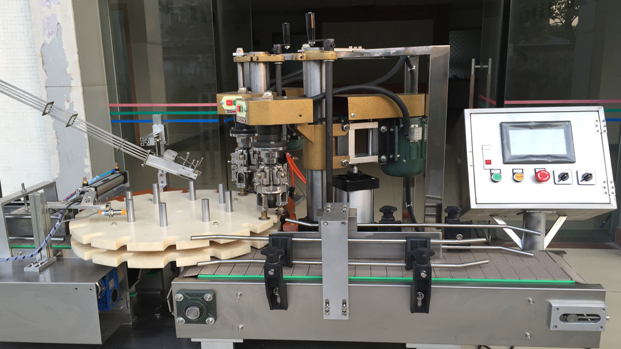 double heads screw capping machine schroefdop met dubbele kop.jpg