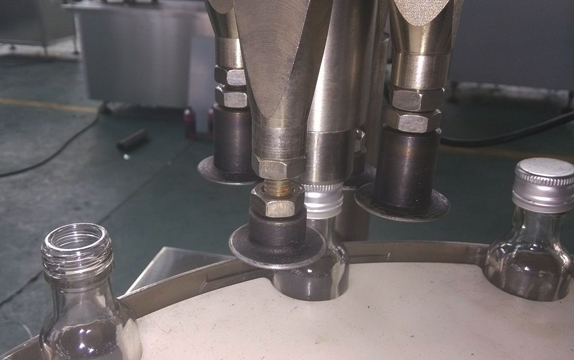 ropp_cap_sealing_machine_flessensluitmachine_met_enkele_h