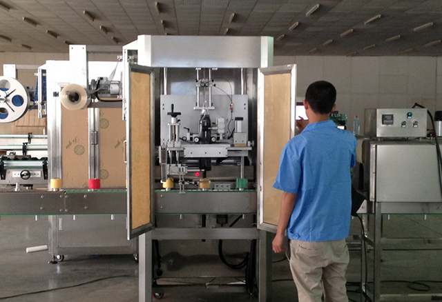 tape sleeve etiketteermachine.jpg