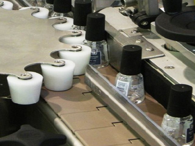 flessen met roterend sterwiel voor etikettering.jpg