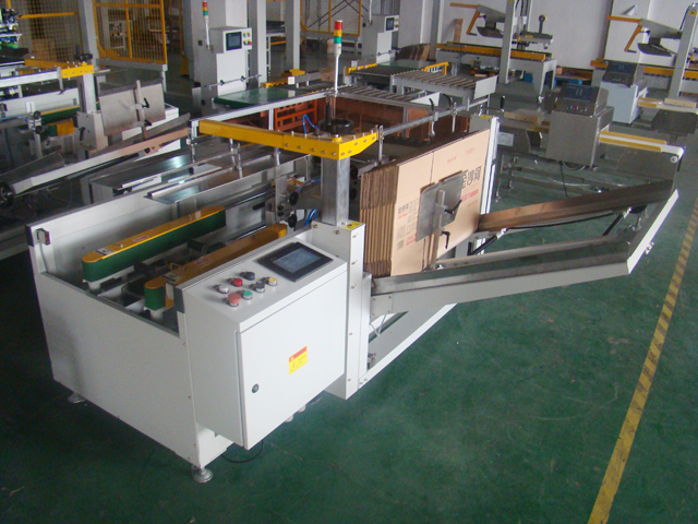 automatische dozenopzetter fabriek.JPG