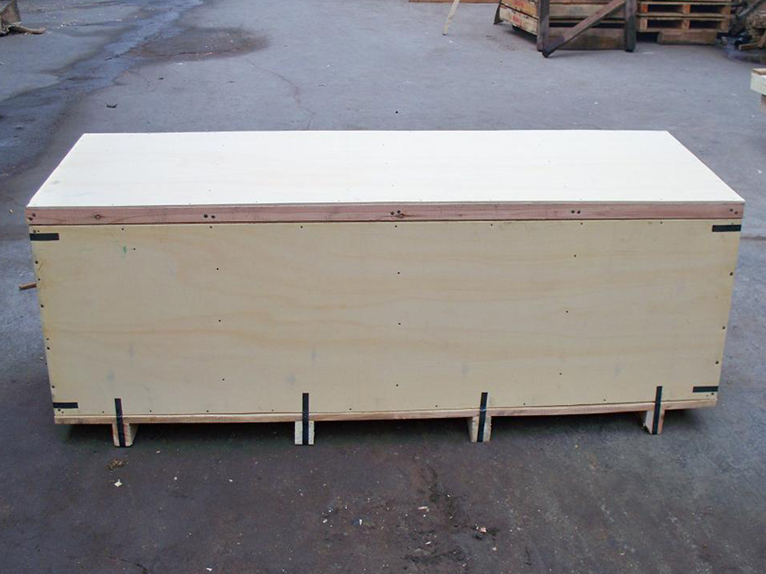 wooden case packaging machinery before shipping houten kist voor vulmachines.jpg