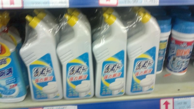 liquid detergent bottles wrapping verpakking van vloeibare wasmiddelflessen.jpg