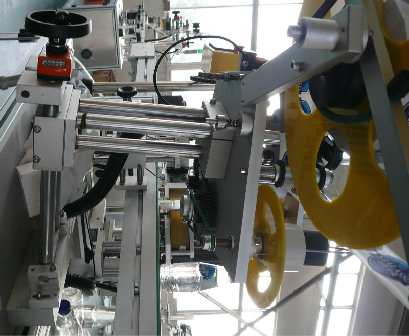 omhoog omlaag dubbelzijdige zelfklevende etikettenplakmachine