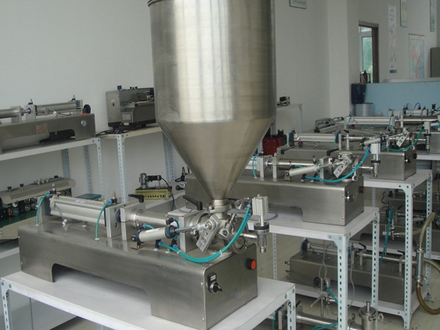 horizontal filling machine for both liquid and paste CREME&VLOEISTOF vulmachine.jpg