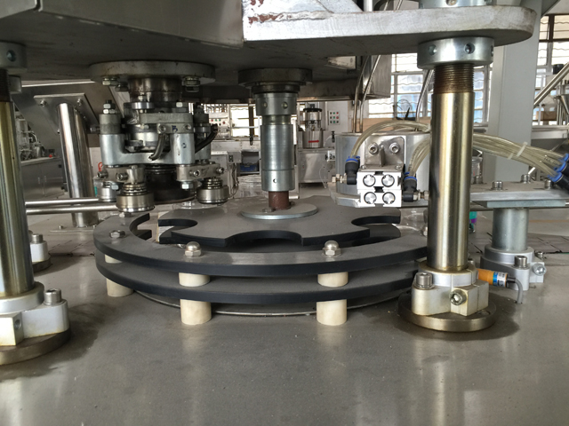 blikjes automatisch sealen onderdeel.jpg