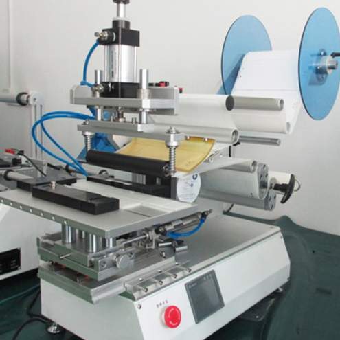 rolling labeling machine for plane surface objects semi-automatische roletiketteermachines.