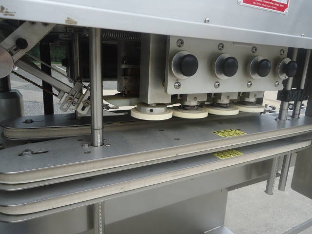 high speed linear screw capping machines hoge snelheid schroefdopmachine.jpg