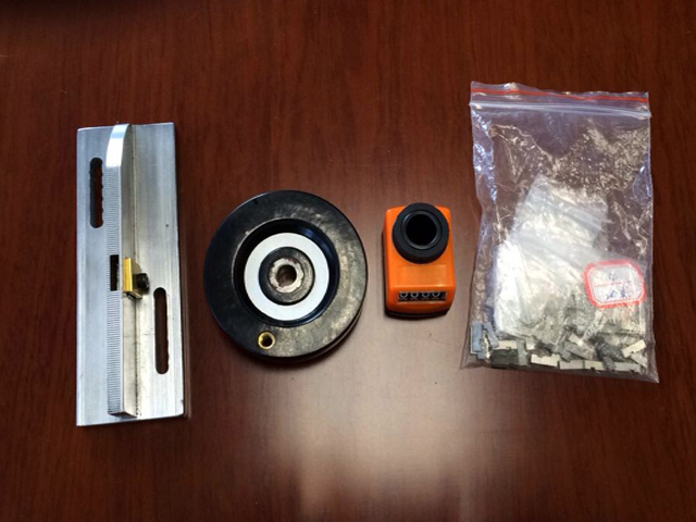 cutter mould for ultrasonic sealing machine MOULD&CUTTER voor ultrasone buizensluitmachine (1).jpg