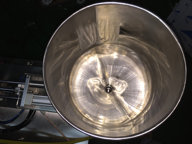 filling hopper for filling sealing Vultrechter voor ultrasone sealervuller.jpg