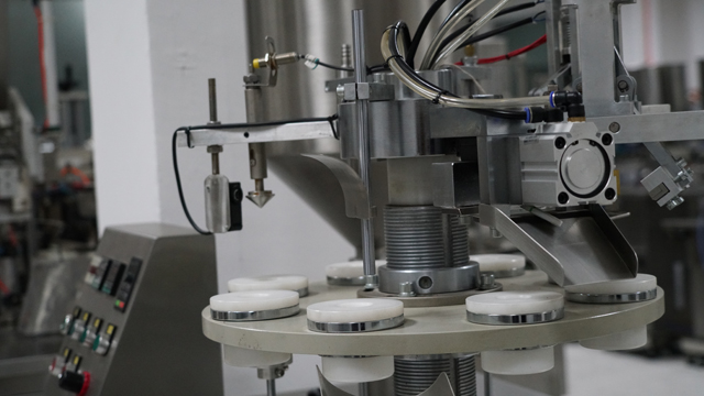 tubevuller sealer plastic.jpg