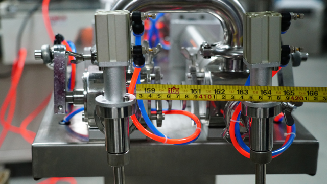 stainless steel connection part for whole filling machines vulmachine met RVS staal.jpg