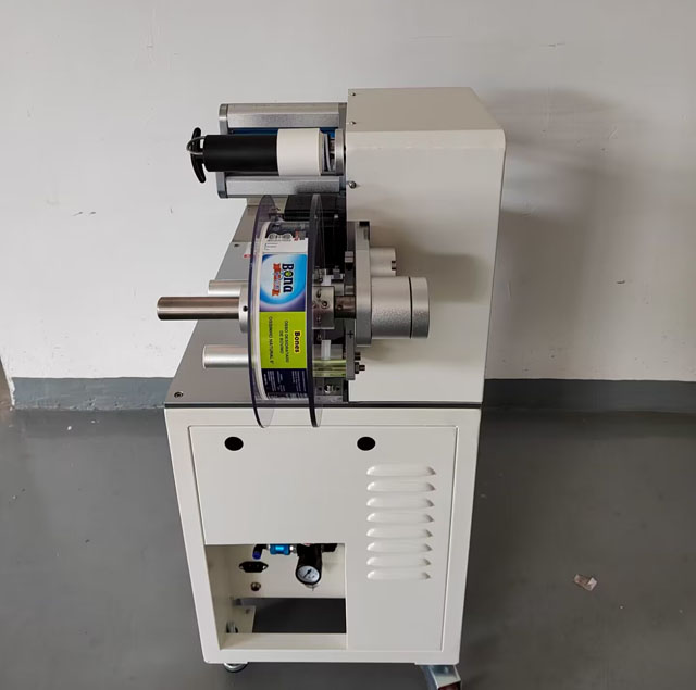 etiketteermachine voor hondenvoer (4).jpg