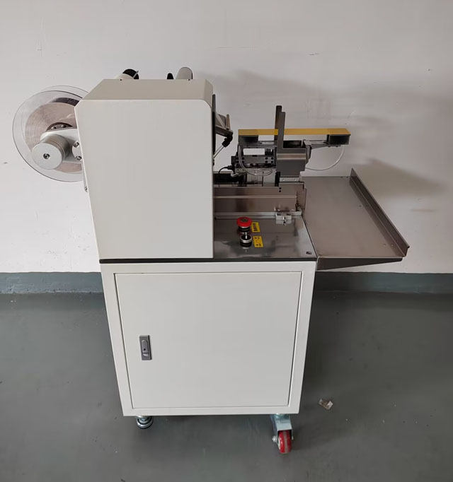 etiketteermachine voor hondenvoer (5).jpg