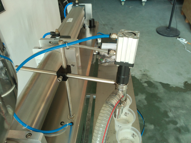 liquid filling machine for lotion shampoo cream Shampoo vulmachine.jpg