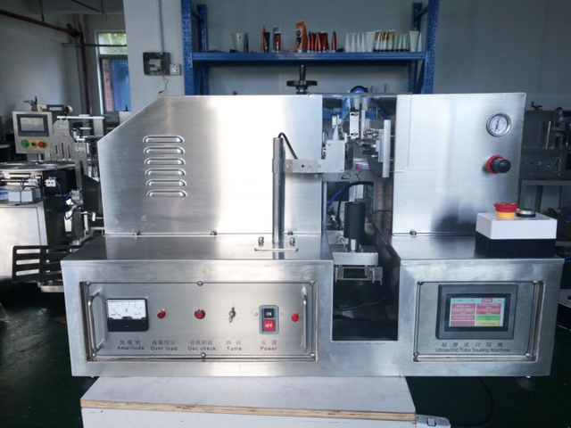 ultrasonic tube sealing equipment ultrasone buisafdichtmachine.jpg