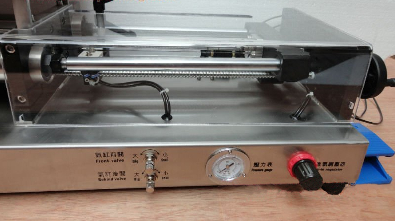 pneumatic part from cream filling machine close-up shot voor dubbele zijtrechter machine vastgelopen.jpg