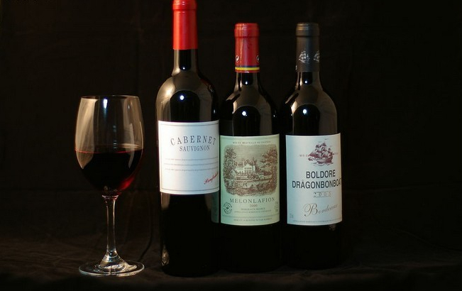 bottles glass for red wine fles glas wijn.jpg