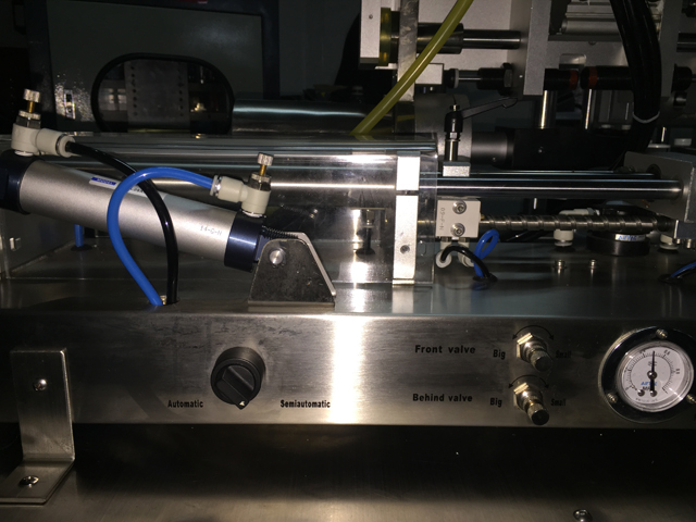 horizontal filling machine for filling process horizontale vulmachine voor buizenvuller/sealer.jpg