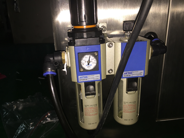 pneumatic part for filling sealing machine pneumatisch onderdeel voor vul- en sluitmachine.jpg