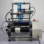 Semi-automatische etiketteermachine voor ronde flessen, injectiespuiten en flesjes