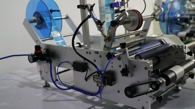 Zijdelingse afbeeldingen voor etiketteermachines.jpg