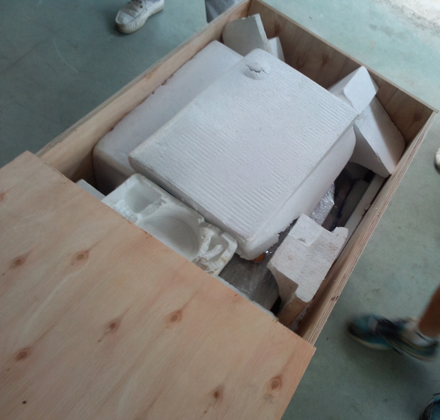 wooden case packaging before ocean shipping verpakking voor etiketteermachine.jpg