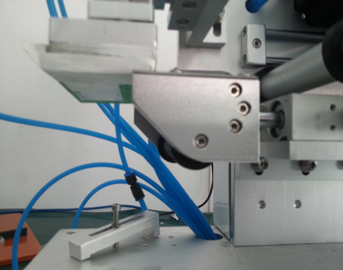 semi automatic flat bottles labeling equipment vlakke etiketteermachine met PLC geavanceerd (2).jpg