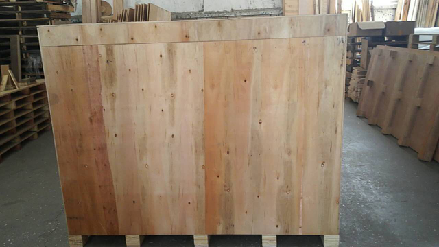 dozensluiter in houten kist.jpg