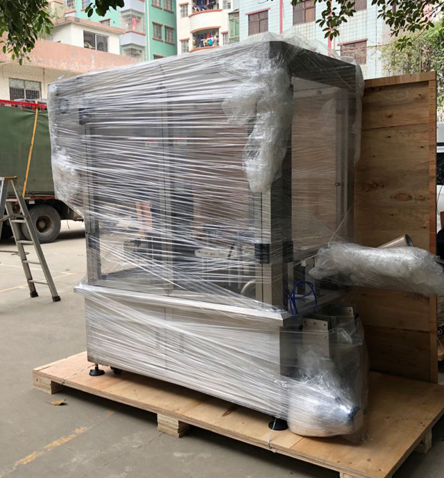 machine voor het sluiten van crèmepotten in houten behuizing